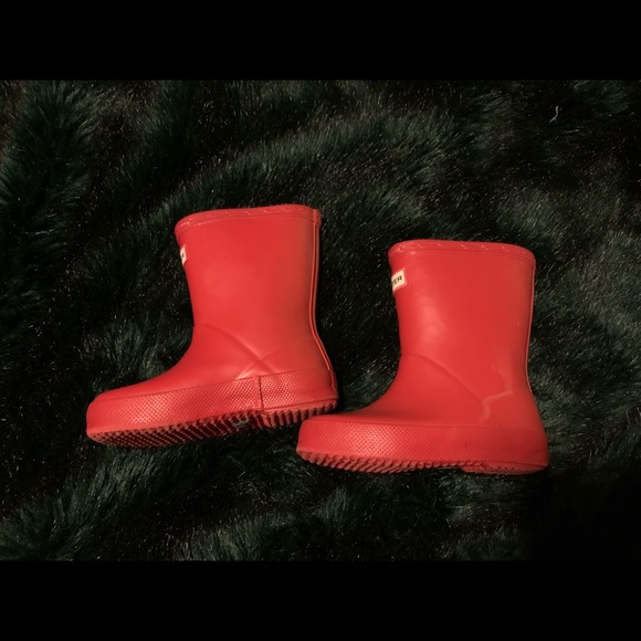 Hunter Toddler size 6 Red boots & Black Cold Weather Inserts (bought separate) - Picture 4 of 8